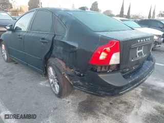 2009 Volvo S40 2.4L with VIN YV1MS390592463604, listed as a IAAI auction lot 41450166 with 95,358 mi miles. Bid and sale history available at carsss.com. Image 3.