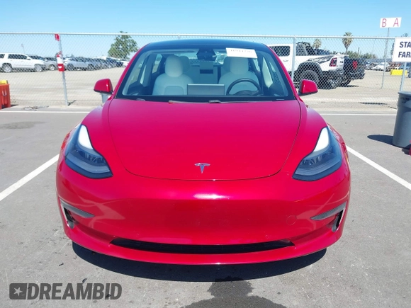 2021 Tesla Model 3 Long Range z VIN 5YJ3E1EB1MF997208, wystawiony jako IAAI lot #41944276 z przebiegiem 110 361 mil mil oraz . Historia ofert i sprzedaży dostępna na DreamBid. Obrazek 12.