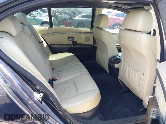 2004 BMW 7 Series 745Li z VIN WBAGN63424DS48019, wystawiony jako IAAI lot #42510159 z przebiegiem 194 500 mil mil oraz . Historia ofert i sprzedaży dostępna na DreamBid. Obrazek 8.
