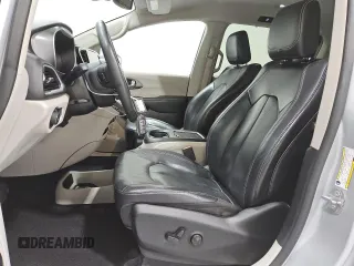 2022 Chrysler Pacifica Touring L z VIN 2C4RC1BG0NR167373, wystawiony jako Copart lot #56071675 z przebiegiem 60 107 mil mil oraz Czysty tytuł • Clean title. Historia ofert i sprzedaży dostępna na DreamBid. Obrazek 7.