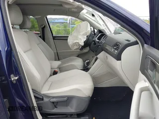 2022 Volkswagen Tiguan SE z VIN 3VV2B7AX2NM174360, wystawiony jako IAAI lot #42535724 z przebiegiem 34 723 mil mil oraz . Historia ofert i sprzedaży dostępna na DreamBid. Obrazek 5.