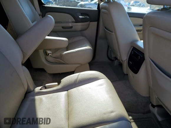 2009 Chevrolet Tahoe LTZ z VIN 1GNFC33J19R178166, wystawiony jako Copart lot #83400004 z przebiegiem 189 600 mil mil oraz Szkoda całkowita • Salvage title. Historia ofert i sprzedaży dostępna na DreamBid. Obrazek 11.