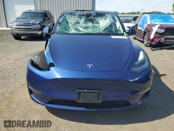 2024 Tesla Model Y Long Range with VIN 7SAYGDEE4RF032154, listed as a Copart auction lot 61973635 with 10,022 mi miles and Salvage title. Bid and sale history available at DreamBid. Image 5.