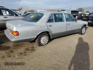 1988 Mercedes-Benz 420 420SEL with VIN WDBCA35D7JA372078, listed as a Copart auction lot 86018264 with 237,699 mi miles and Clean Title. Bid and sale history available at carsss.com. Image 3.