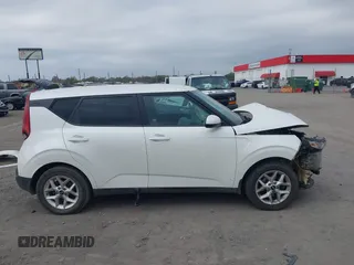 2020 Kia Soul S with VIN KNDJ23AU6L7735062, listed as a IAAI auction lot 40729662 with 100,546 mi miles and . Bid and sale history available at DreamBid. Image 14.