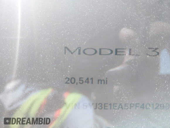 2023 Tesla Model 3 z VIN 5YJ3E1EA5PF401299, wystawiony jako IAAI lot #41968352 z przebiegiem 20 541 mil mil oraz . Historia ofert i sprzedaży dostępna na DreamBid. Obrazek 16.
