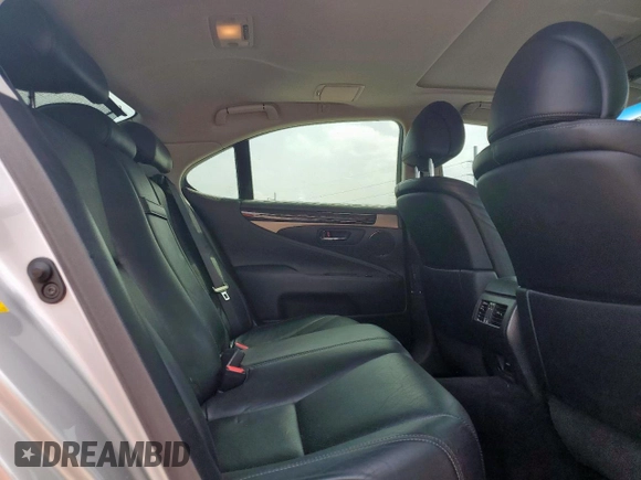 2013 Lexus LS 460 z VIN JTHBL5EF8D5119058, wystawiony jako Copart lot #56213275 z przebiegiem 159 151 mil mil oraz Szkoda całkowita • Salvage title. Historia ofert i sprzedaży dostępna na DreamBid. Obrazek 10.