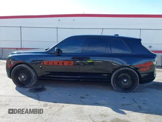 2021 Rolls-Royce Cullinan z VIN SLATV4C0XMU208037, wystawiony jako IAAI lot #41402539 z przebiegiem 27 057 mil mil oraz . Historia ofert i sprzedaży dostępna na DreamBid. Obrazek 14.