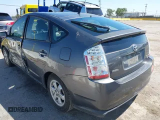 2007 Toyota Prius z VIN JTDKB20UX73217307, wystawiony jako IAAI lot #42225740 z przebiegiem 196 251 mil mil oraz . Historia ofert i sprzedaży dostępna na DreamBid. Obrazek 3.