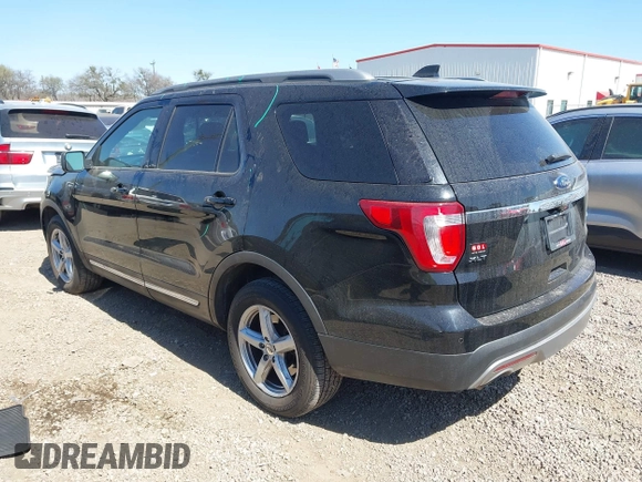 2017 Ford Explorer XLT z VIN 1FM5K8D89HGC22470, wystawiony jako IAAI lot #41771532 z przebiegiem 153 579 mil mil oraz . Historia ofert i sprzedaży dostępna na DreamBid. Obrazek 3.