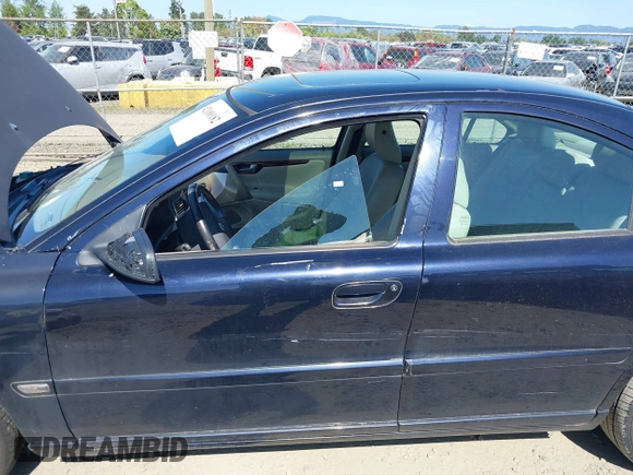 2006 Volvo S60 2.5L Turbo with VIN YV1RS592262505676, listed as a IAAI auction lot 42100182 with 139,714 mi miles. Bid and sale history available at carsss.com. Image 6.