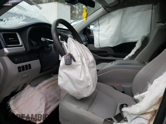2019 Toyota Highlander Hybrid LE with VIN 5TDBGRFHXKS058784, listed as a Copart auction lot 39106543 with 213,618 mi miles and . Bid and sale history available at DreamBid. Image 7.