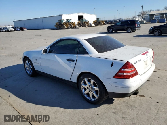 1998 Mercedes-Benz SLK 230/320 z VIN WDBKK47FXWF075880, wystawiony jako Copart lot #42187985 z przebiegiem 118 456 mil mil oraz Czysty tytuł • Clean title. Historia ofert i sprzedaży dostępna na DreamBid. Obrazek 2.