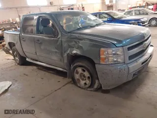 2010 Chevrolet Silverado 1500 LT with VIN 3GCRKSE30AG134990, listed as a IAAI auction lot 41067973 with 144,432 mi miles. Bid and sale history available at carsss.com. Image 1.