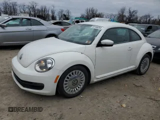 2014 Volkswagen Beetle 2.5L w/Sun with VIN 3VWJP7AT8EM621487, listed as a Copart auction lot 83106354 with 75,381 mi miles and Salvage Title. Bid and sale history available at DreamBid. Image 1.