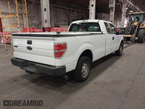 2014 Ford F-150 XL z VIN 1FTFX1CF5EKG53334, wystawiony jako IAAI lot #42278412 z przebiegiem 172 450 mil mil oraz . Historia ofert i sprzedaży dostępna na DreamBid. Obrazek 4.