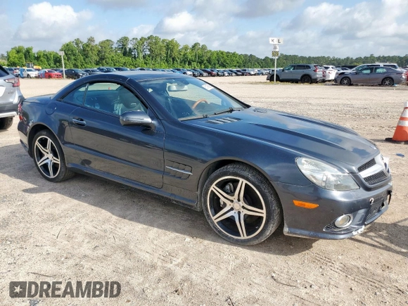 2011 Mercedes-Benz SL 550 z VIN WDBSK7BA8BF164435, wystawiony jako Copart lot #61465885 z przebiegiem 67 462 mil mil oraz Szkoda całkowita • Salvage title. Historia ofert i sprzedaży dostępna na DreamBid. Obrazek 4.