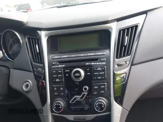 2011 Hyundai Sonata Limited z VIN 5NPEC4AC7BH079458, wystawiony jako IAAI lot #42083372 z przebiegiem 105 683 mil mil oraz . Historia ofert i sprzedaży dostępna na DreamBid. Obrazek 18.