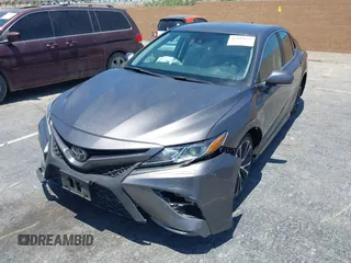 2019 Toyota Camry LE z VIN 4T1B11HK5KU833141, wystawiony jako IAAI lot #42489827 z przebiegiem 24 258 mil mil oraz . Historia ofert i sprzedaży dostępna na DreamBid. Obrazek 18.