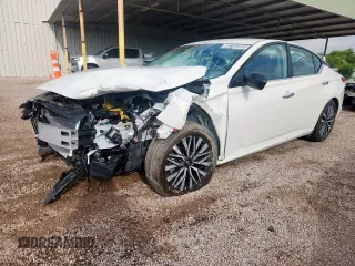 2025 Nissan Altima SV z VIN 1N4BL4DV6SN372211, wystawiony jako Copart lot #60165505 z przebiegiem 5 908 mil mil oraz Czysty tytuł • Clean title. Historia ofert i sprzedaży dostępna na DreamBid. Obrazek 1.