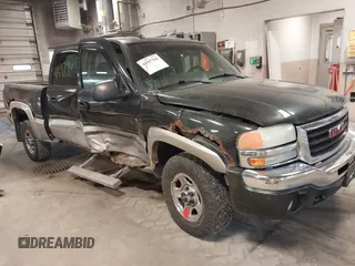 2004 GMC Sierra 1500 SLE z VIN 2GTEK13T741338064, wystawiony jako IAAI lot #41497968 z przebiegiem 198 869 mil mil oraz . Historia ofert i sprzedaży dostępna na DreamBid. Obrazek 1.