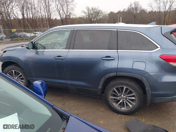 2019 Toyota Highlander SE with VIN 5TDJZRFH1KS959015, listed as a IAAI auction lot 41817317 with 98,365 mi miles. Bid and sale history available at carsss.com. Image 15.