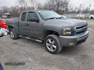 2007 Chevrolet Silverado 1500 1LT with VIN 1GCEK19077Z500980, listed as a IAAI auction lot 41526401 with 270,957 mi miles and . Bid and sale history available at DreamBid. Image 1.