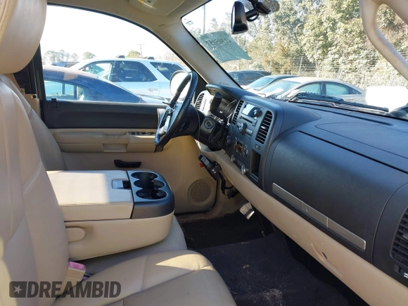 2008 Chevrolet Silverado 1500 with VIN 2GCFK19Y081135708, listed as a IAAI auction lot 41305057 with 206,468 mi miles and . Bid and sale history available at DreamBid. Image 5.