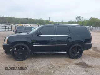 2010 Cadillac Escalade z VIN 1GYUCAEF1AR264105, wystawiony jako IAAI lot #41882488 z przebiegiem 190 113 mil mil oraz . Historia ofert i sprzedaży dostępna na DreamBid. Obrazek 15.