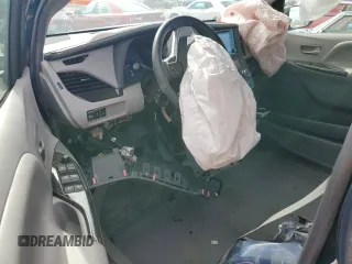 2019 Toyota Sienna XLE Auto Access Seat with VIN 5TDYZ3DCXKS012185, listed as a Copart auction lot 67488644 with 60,840 mi miles and Salvage Title. Bid and sale history available at carsss.com. Image 8.