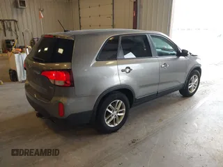 2015 Kia Sorento LX with VIN 5XYKTCA68FG640609, listed as a IAAI auction lot 41902622 with 140,514 mi miles. Bid and sale history available at carsss.com. Image 4.