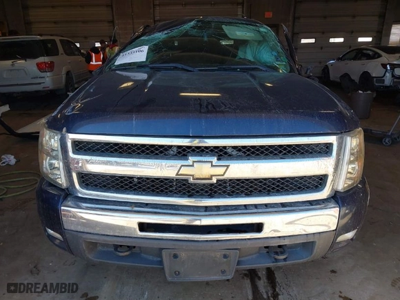 2011 Chevrolet Silverado 1500 LT with VIN 1GCRCSE06BZ361721, listed as a IAAI auction lot 41335106 with 283,753 mi miles. Bid and sale history available at carsss.com. Image 13.