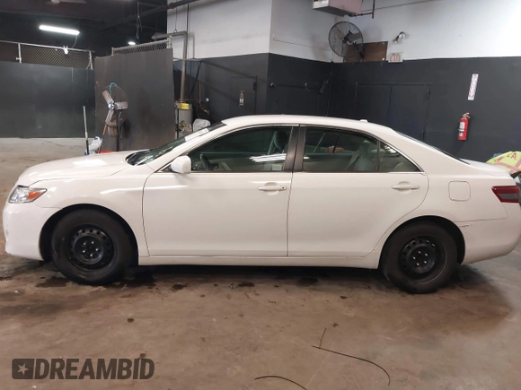 2011 Toyota Camry LE z VIN 4T1BF3EK0BU772878, wystawiony jako IAAI lot #42264913 z przebiegiem 177 820 mil mil oraz . Historia ofert i sprzedaży dostępna na DreamBid. Obrazek 14.