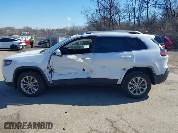 2019 Jeep Cherokee Latitude with VIN 1C4PJMCX7KD146578, listed as a IAAI auction lot 41709586 with 61,134 mi miles. Bid and sale history available at carsss.com. Image 15.