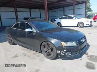2010 Audi S5 Premium Plus z VIN WAUCVAFR2AA062339, wystawiony jako IAAI lot #42193891 z przebiegiem 144 386 mil mil oraz . Historia ofert i sprzedaży dostępna na DreamBid. Obrazek 1.