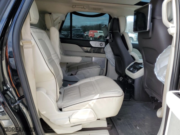 2020 Lincoln Navigator L Black Label with VIN 5LMJJ3TT9LEL06204, listed as a Copart auction lot 83835934 with 0 mi miles and Salvage Title. Bid and sale history available at carsss.com. Image 11.
