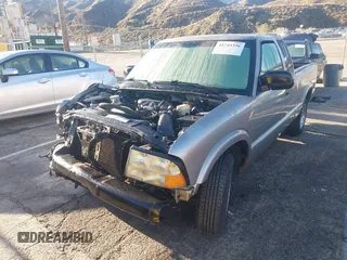 2001 GMC Sonoma SLS w/1SG Pkg with VIN 1GTCS19W818237097, listed as a IAAI auction lot 41745396 with Not Provided miles. Bid and sale history available at carsss.com. Image 2.