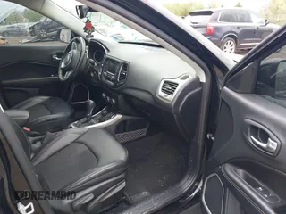 2018 Jeep Compass Altitude z VIN 3C4NJDBBXJT199927, wystawiony jako IAAI lot #42182460 z przebiegiem 93 535 mil mil oraz . Historia ofert i sprzedaży dostępna na DreamBid. Obrazek 5.