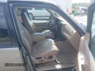2001 Ford Explorer Eddie Bauer z VIN 1FMDU84PX1ZA24486, wystawiony jako IAAI lot #42533270 z przebiegiem 152 550 mil mil oraz . Historia ofert i sprzedaży dostępna na DreamBid. Obrazek 5.