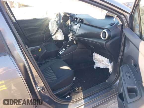 2020 Nissan Versa S z VIN 3N1CN8DV1LL834727, wystawiony jako IAAI lot #42210192 z przebiegiem 83 630 mil mil oraz . Historia ofert i sprzedaży dostępna na DreamBid. Obrazek 5.