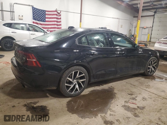 2020 Volvo S60 Momentum with VIN 7JR102FK1LG048712, listed as a Copart auction lot 42455764 with 17,512 mi miles. Bid and sale history available at carsss.com. Image 3.