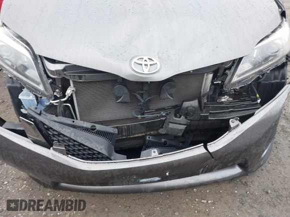 2017 Toyota Sienna SE with VIN 5TDXZ3DC1HS897574, listed as a IAAI auction lot 40998359 with 27,804 mi miles. Bid and sale history available at carsss.com. Image 6.