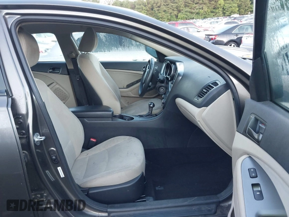 2015 Kia Optima LX z VIN 5XXGM4A79FG397995, wystawiony jako IAAI lot #42175785 z przebiegiem 159 239 mil mil oraz . Historia ofert i sprzedaży dostępna na DreamBid. Obrazek 5.