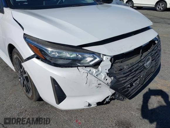 2024 Nissan Sentra SR with VIN 3N1AB8DV8RY262356, listed as a IAAI auction lot 41104932 with 5,880 mi miles and . Bid and sale history available at DreamBid. Image 6.