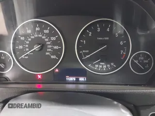 2013 BMW 3 Series 328i xDrive с VIN WBA3B5G50DNP40353, выставлен на аукционе IAAI как лот 42425411 с пробегом 112 879 миль миль и . История ставок и продаж доступна на DreamBid. Изображение 7.
