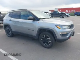 2019 Jeep Compass Trailhawk z VIN 3C4NJDDB6KT722424, wystawiony jako IAAI lot #42270528 z przebiegiem 98 007 mil mil oraz . Historia ofert i sprzedaży dostępna na DreamBid. Obrazek 1.