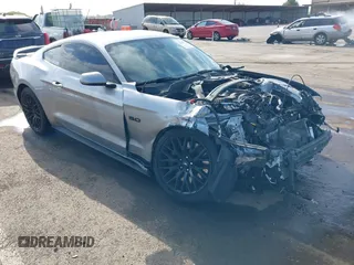 2021 Ford Mustang GT z VIN 1FA6P8CF3M5117977, wystawiony jako IAAI lot #42100989 z przebiegiem 13 557 mil mil oraz . Historia ofert i sprzedaży dostępna na DreamBid. Obrazek 1.