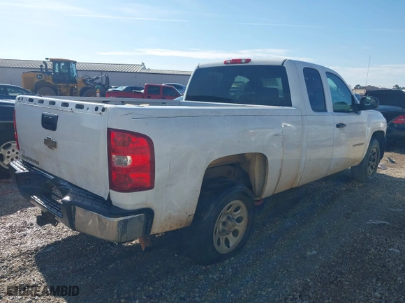 2008 Chevrolet Silverado 1500 LT w/1LT with VIN 2GCEC19C881269623, listed as a IAAI auction lot 41383949 with 431,928 mi miles. Bid and sale history available at carsss.com. Image 4.