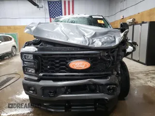 2024 Ford F-350 XL with VIN 1FT8W3BM1REF51296, listed as a Copart auction lot 89250765 with 7,140 mi miles and Salvage Title. Bid and sale history available at DreamBid. Image 5.