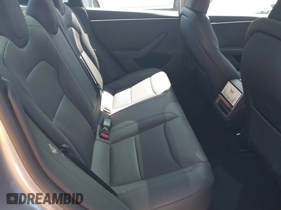 2025 Tesla Model 3 Long Range z VIN 5YJ3E1EB9SF873801, wystawiony jako IAAI lot #42141255 z przebiegiem 1612 mil mil oraz . Historia ofert i sprzedaży dostępna na DreamBid. Obrazek 8.